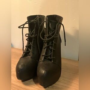 H&M Women’s size 8.5 heeled ankle boots